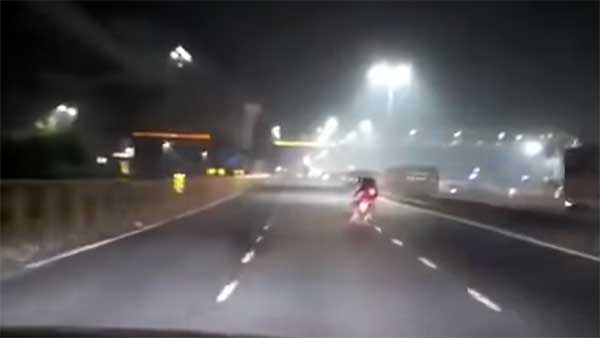 போதையில் டிரிபிள் ரைடு சென்ற இளைஞர்கள்... திடீரென மாயமாகிய அதிர்ச்சி.. வைரல் வீடியோ..!