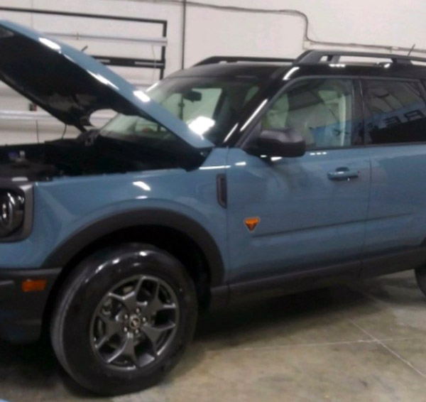 அறிமுகத்திற்கு முன்னரே இணையத்தில் கசிந்த ஃபோர்டு புரோன்கோ எஸ்யூவியின் புகைப்படம்... மலைத்துபோன ஜீப்..!