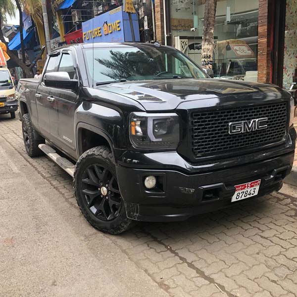 இந்தியாவில் சுற்றி திரியும் வெளிநாட்டு பதிவெண்ணுடைய ஆடம்பர கார்கள்... அம்பானியிடமே இம்மாதிரியான அரிய கார்கள் இல்லையாம்...