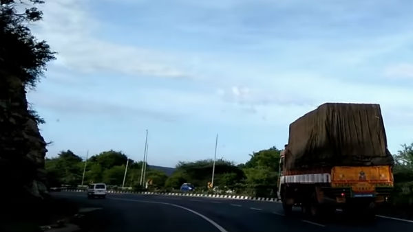 தர்மபுரி- ஓசூர் இடையே புதிய 4 வழிச்சாலை அமைகிறது தர்மபுரி- ஓசூர் இடையே புதிய 4 வழிச்சாலை அமைகிறது