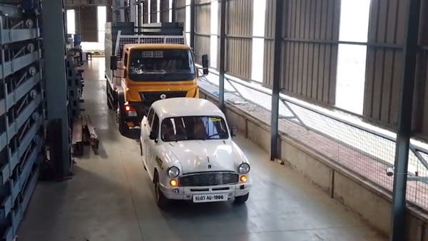 மின்சார காராக மாறிய அம்பாஸிடர்.. ஒரு கிமீ பயணிக்க 1 ரூபாயே போதும்.. பைக்கைவிட குறைவான பயண செலவு..