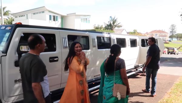 கனவில்கூட நினைத்து பார்க்க முடியாத ஹம்மர் லிமோசைன் காரில் பயணித்த இந்தியர்கள்... எப்படி தெரியுமா..?