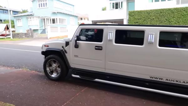 கனவில்கூட நினைத்து பார்க்க முடியாத ஹம்மர் லிமோசைன் காரில் பயணித்த இந்தியர்கள்... எப்படி தெரியுமா..?