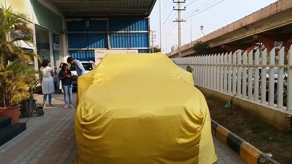 எல்லாரும் காத்து கிடந்த காரின் டெலிவரி தொடங்கியாச்சு... இவ்ளோ வசதி இருந்தா யாருக்குதான் பிடிக்காது