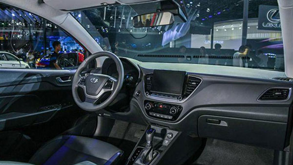 எலக்ட்ரிக் சன்ரூஃப்-ஐ பெற்றுள்ள 2020 ஹூண்டாய் வெர்னா ஃபேஸ்லிஃப்ட்... ஷோரூம் விலையும் தெரியவந்தது...