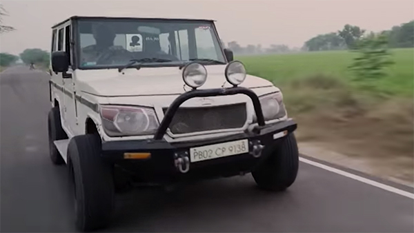 அரசு வழங்கிய காரில் செல்ல முடியாமல் தவித்த போலீஸ்.. பிரச்னையை தீர்க்க என்ன செய்தார் தெரியுமா..?