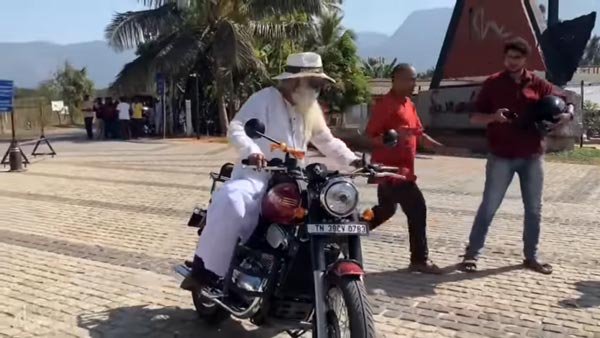 உலகமே கலக்கத்தில் இருக்க புதிய பைக்கில் ரைடு வந்த பிரபல சாமியார்... யாருனு தெரிஞ்சா ஷாக் ஆயிடுவீங்க..!