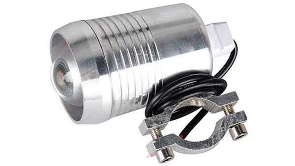 பைக் ஓனரை வைத்தே மின் விளக்கை உடைத்த ஈரோடு போலீஸ்.. அதிரடிக்கான காரணம் தெரிஞ்சா ஷாக் ஆய்டுவீங்க!