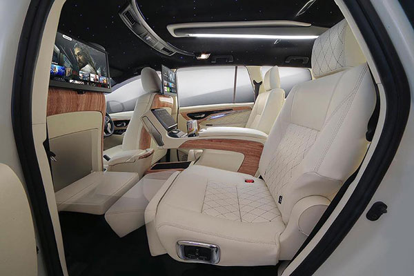 வேற லெவல் ஸ்டைலுக்கு மாறிய பிரபல ஹீரோயினுடைய கார்... யாருடையது என தெரிஞ்சா ஆச்சரியப்படுவீங்க!