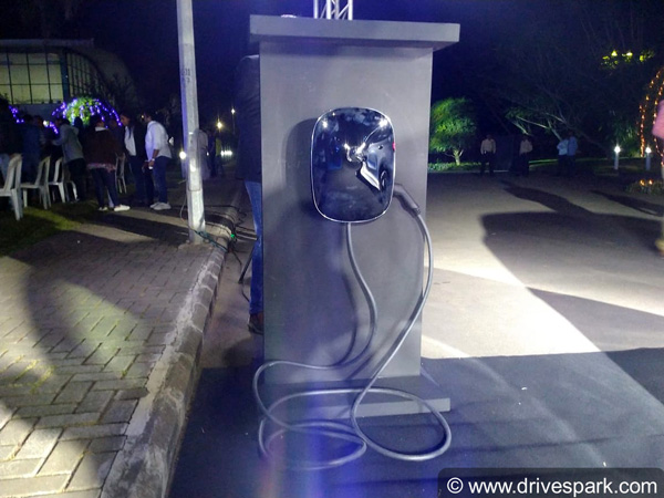 கேமிராவின் கண்களில் சிக்கிய பென்ஸ் மின்சார கார்... கோனா மின்சார காரைவிட அதிக ரேஞ்ச் வழங்கும்...