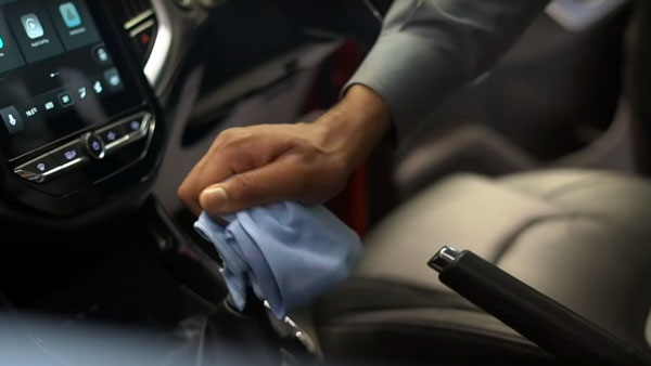 கொரோனா அச்சம்: புதிய கார்களை டீலர்கள் எப்படி சுத்தம் செய்கிறார்கள் தெரியுமா? எம்ஜி-யின் அதிரடி நடவடிக்கை!