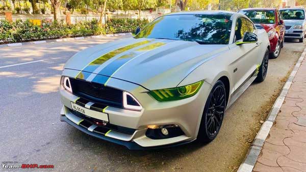 விபத்தில் சிக்கிய காஸ்ட்லி கார்... உதவிக்கு ஓடி வந்தவர்களுக்கு கிடைத்த ஆச்சரியம்... என்னனு தெரியுமா?