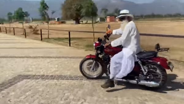 உலகமே கலக்கத்தில் இருக்க புதிய பைக்கில் ரைடு வந்த பிரபல சாமியார்... யாருனு தெரிஞ்சா ஷாக் ஆயிடுவீங்க..!