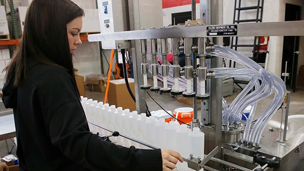 கொரோனாவிற்கு எதிரான போர்: படை வீரராக மாறும் பிரபல சொகுசு கார் நிறுவனம்... அசத்தலான அறிவிப்பு!