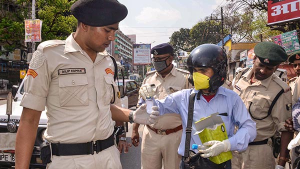 கொரோனாவிற்கு எதிரான போர்: படை வீரராக மாறும் பிரபல சொகுசு கார் நிறுவனம்... அசத்தலான அறிவிப்பு!