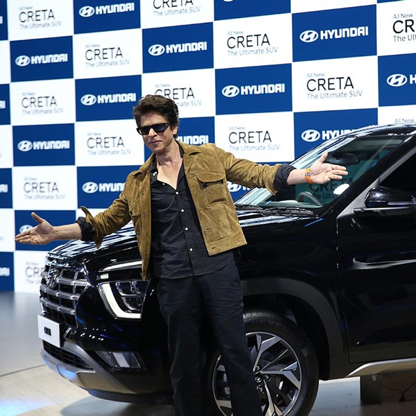 பல கோடி ரூபாய் சம்பளம் வாங்கினாலும் சாதாரண காரில் வலம் வரப்போகும் பிரபல நடிகர்... யார்னு தெரியுமா?