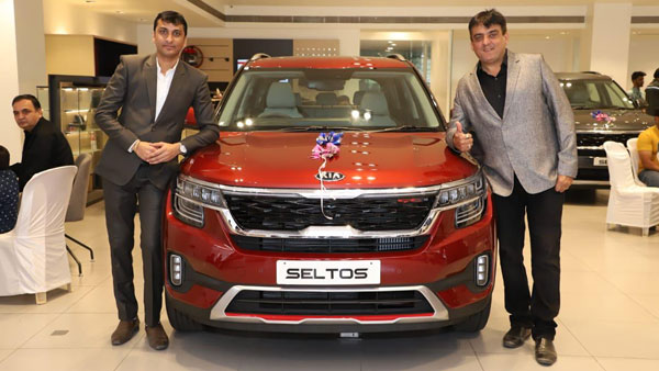 புது அத்தியாயம் படைக்கும் கியா கார்னிவல் சொகுசு எம்பிவி.. ஒரே நாளில் இத்தனை யூனிட்டுகள் டெலிவரி வழங்கப்பட்டதா..?