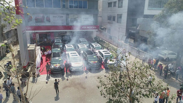 புது அத்தியாயம் படைக்கும் கியா கார்னிவல் சொகுசு எம்பிவி.. ஒரே நாளில் இத்தனை யூனிட்டுகள் டெலிவரி வழங்கப்பட்டதா..?