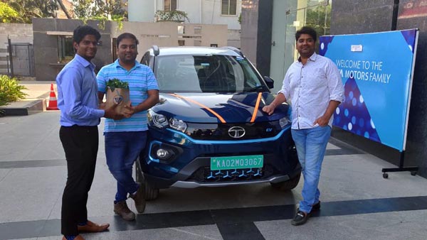 அனைவரும் காத்து கிடந்த டாடா எலெக்ட்ரிக் காரின் டெலிவரி தொடங்கியது... விலை எவ்ளோனு பாத்தீங்களா?