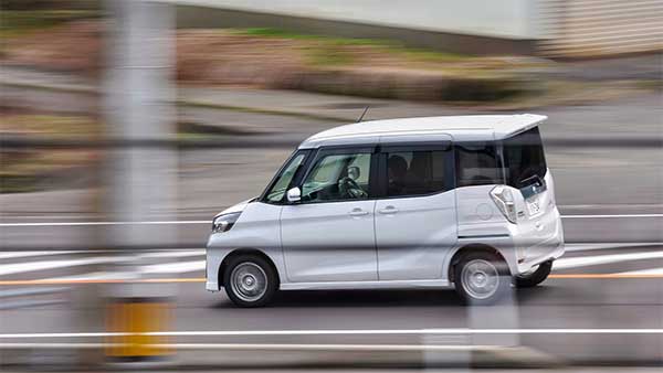 விசித்திரமான போக்குவரத்து விதிமீறல்களும் - அபராதமும்.. நிச்சயம் அறிந்துகொள்ள வேண்டிய தகவல்!