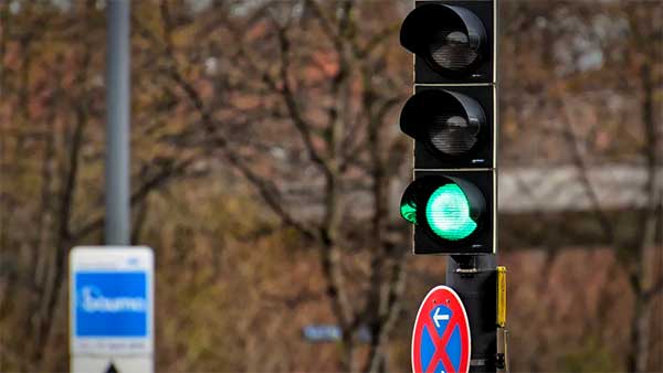 விசித்திரமான போக்குவரத்து விதிமீறல்களும் - அபராதமும்.. நிச்சயம் அறிந்துகொள்ள வேண்டிய தகவல்!