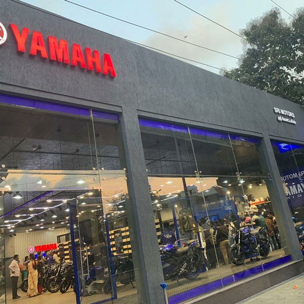 அண்ணா சாலை அடுத்து அசோக் நகர்.. சென்னையை நோக்கி படையெடுக்கும் யமஹா ப்ளூ ஸ்கொயர் பிரமாண்ட ஷோரூம்...