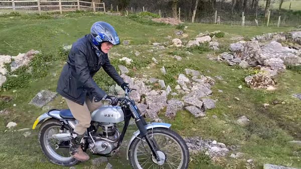 வயது என்றுமே தடையில்லை.. இளைஞர்கள் தயங்கும் சாகசத்தை அசால்டாக செய்யும் 86 வயது இளைஞர்.. வீடியோ!