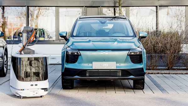 மின்வாகனத்திற்கான ரோபோ பவர் பேங்க்.. இது நீங்கள் இருக்கும் இடத்தை தேடி வந்து சார்ஜ் செய்யும்..