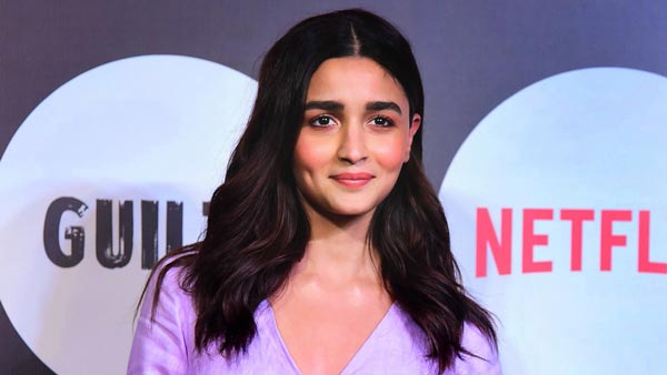 சாதா வேன்களை உல்லாச கப்பலாக மாற்றிய நடிகர்கள்.. விக்ரம் டூ ஷாருக்கான் பயன்படுத்தும் வேனிட்டி வேன்கள்! 