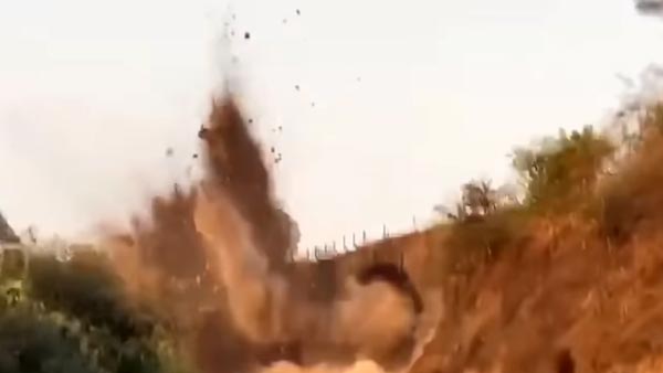 இந்தியாவின் மிக பழமையான மேம்பலாத்திற்கு நிகழ்ந்த சோகம்.. தேசிய ஊரடங்கில் வரலாற்ற சின்னத்தை அழித்த மஹாராஷ்டிரா! இந்தியாவின் மிக பழமையான மேம்பலாத்திற்கு நிகழ்ந்த சோகம்.. தேசிய ஊரடங்கில் வரலாற்ற சின்னத்தை அழித்த மஹாராஷ்டிரா!