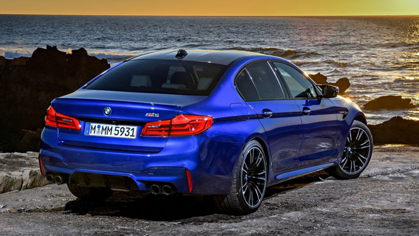 சச்சின் எடுத்த சபதம்... சொகுசு கார்கள் இருந்தாலும் மாருதி 800 காரை இன்னமும் ஓட்டுவது ஏன் தெரியுமா? சச்சின் எடுத்த சபதம்... சொகுசு கார்கள் இருந்தாலும் மாருதி 800 காரை இன்னமும் ஓட்டுவது ஏன் தெரியுமா?