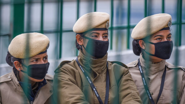 சூப்பர்... ஸ்கூட்டரில் ரிஸ்க் எடுத்து 860 கிமீ பயணம்... நாட்டையே திரும்பி பார்க்க வைத்த கான்ஸ்டபிள்