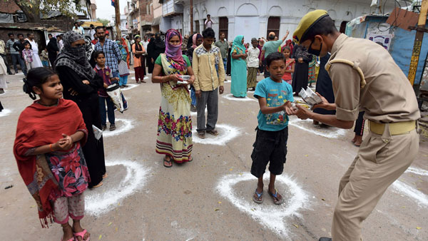 ஜாலியா ஒரு ரவுண்டு போனது குத்தமா? கட்டிபோட்டு உதைத்த ஊர் மக்கள்.. புத்தம் புதிய ஸ்விஃப்ட் காரும் துவம்சம்!