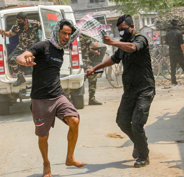 2.0 ஊரடங்கு உத்தரவு: எட்டி பார்த்தாலே தடியடி நடத்தும் போலீஸ்.. வெளியே செல்ல என்ன வழி? எப்படி பாஸ் வாங்குவது?