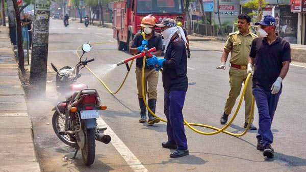 2.0 ஊரடங்கு உத்தரவு: எட்டி பார்த்தாலே தடியடி நடத்தும் போலீஸ்.. வெளியே செல்ல என்ன வழி? எப்படி பாஸ் வாங்குவது?