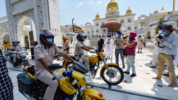 சைரன் ஒலி காது கிழிக்க நன்றி தெரிவித்த போலீஸ்.. அமெரிக்காவை அடுத்து இந்தியாவில் நிகழ்ந்த விநோதம்!
