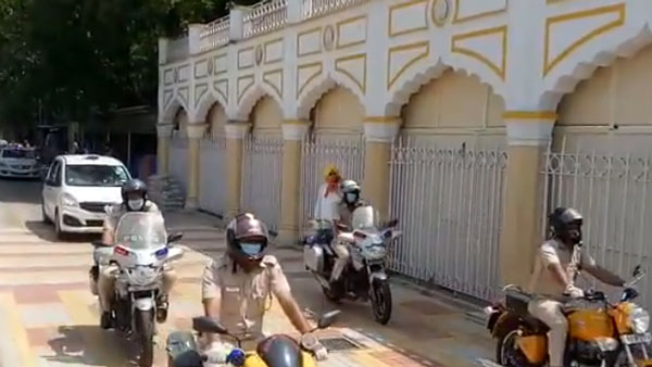 சைரன் ஒலி காது கிழிக்க நன்றி தெரிவித்த போலீஸ்.. அமெரிக்காவை அடுத்து இந்தியாவில் நிகழ்ந்த விநோதம்!