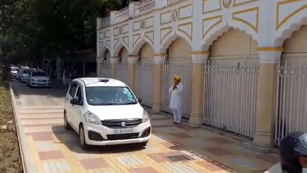 சைரன் ஒலி காது கிழிக்க நன்றி தெரிவித்த போலீஸ்.. அமெரிக்காவை அடுத்து இந்தியாவில் நிகழ்ந்த விநோதம்!