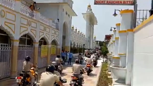 சைரன் ஒலி காது கிழிக்க நன்றி தெரிவித்த போலீஸ்.. அமெரிக்காவை அடுத்து இந்தியாவில் நிகழ்ந்த விநோதம்!