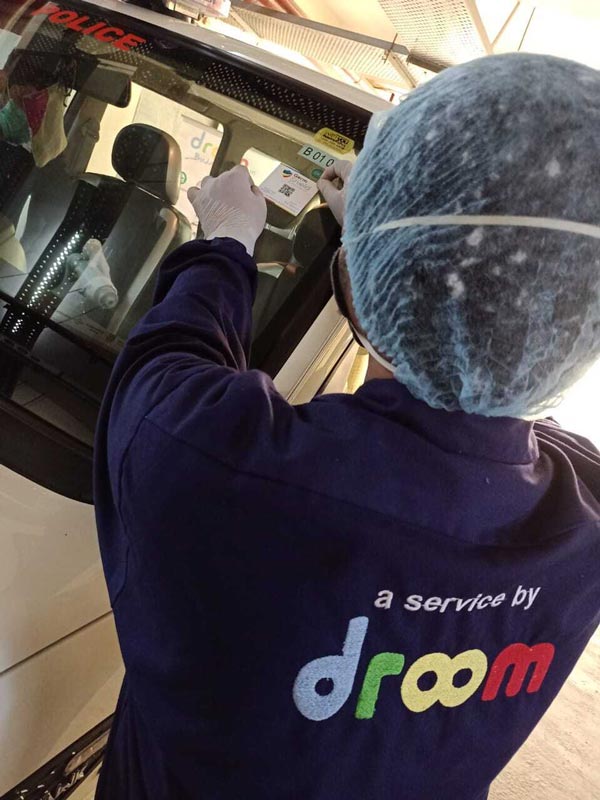 கொரோனா மட்டுமில்லை அதோட அப்பனாலையே ஒன்னும் செய்ய முடியாது.. காவல்துறைக்கு ஸ்பெஷல் பாதுகாப்பு கவசம்..! கொரோனா மட்டுமில்லை அதோட அப்பனாலையே ஒன்னும் செய்ய முடியாது.. காவல்துறைக்கு ஸ்பெஷல் பாதுகாப்பு கவசம்..!