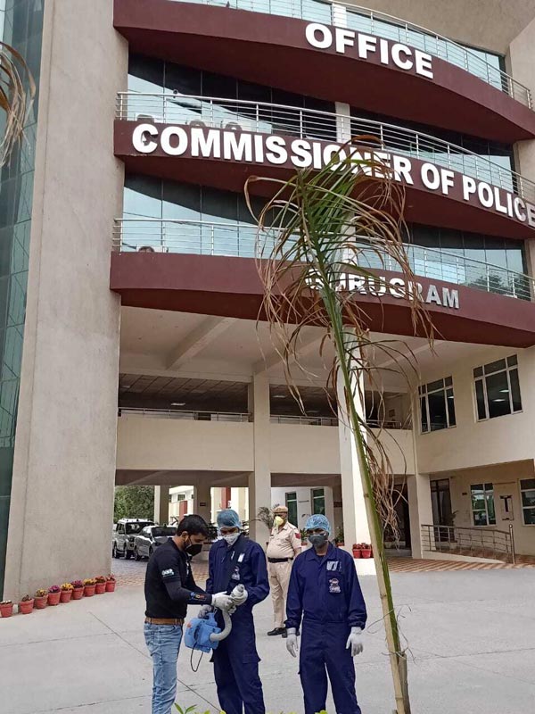 கொரோனா மட்டுமில்லை அதோட அப்பனாலையே ஒன்னும் செய்ய முடியாது.. காவல்துறைக்கு ஸ்பெஷல் பாதுகாப்பு கவசம்..! கொரோனா மட்டுமில்லை அதோட அப்பனாலையே ஒன்னும் செய்ய முடியாது.. காவல்துறைக்கு ஸ்பெஷல் பாதுகாப்பு கவசம்..!