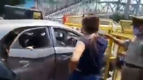 நடு ரோட்டில் கதறி அழுத இளம்பெண்.. இதற்காகதான் இந்த நாடகமா! என்னம்மா இப்படி பண்றீங்களேமா...