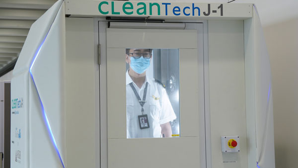 வைரஸ்-பாக்டீரியவை தேடி அழிக்கும் ரோபோ.. டெலிபோன் பூத் போலிருக்கும் எந்திரத்திற்கு இவ்ளோ திறமையா..?