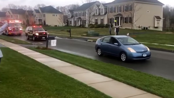 அமெரிக்கரின் கண்களுக்கு தெய்வமாக மாறிய இந்திய பெண்.. படையப்பா படத்தில்கூட இத்தனை கார்களை பார்க்கவில்லை.. அமெரிக்கரின் கண்களுக்கு தெய்வமாக மாறிய இந்திய பெண்.. படையப்பா படத்தில்கூட இத்தனை கார்களை பார்க்கவில்லை..