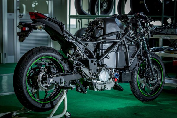 கவாஸாகியின் முதல் எலெக்ட்ரிக் பைக்கின் பெயர், வீடியோக்கள் வெளியீடு