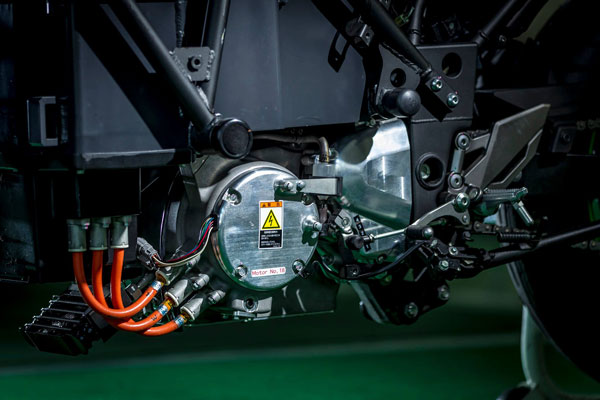 கவாஸாகியின் முதல் எலெக்ட்ரிக் பைக்கின் பெயர், வீடியோக்கள் வெளியீடு