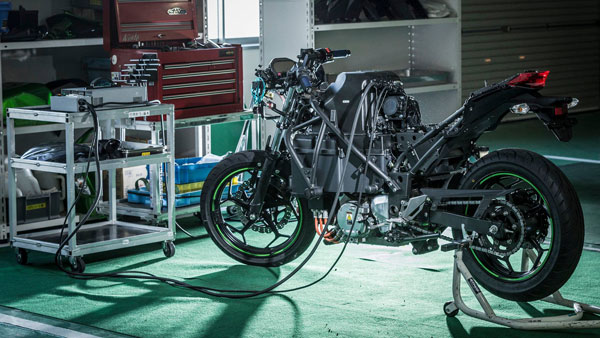 கவாஸாகியின் முதல் எலெக்ட்ரிக் பைக்கின் பெயர், வீடியோக்கள் வெளியீடு