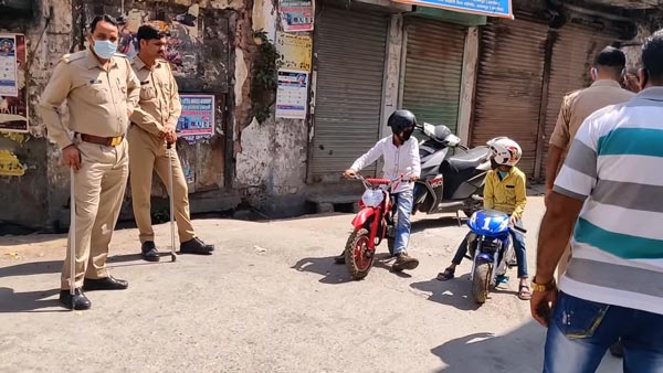 யுடியூபில் பிரபலமாவதற்காக சிறுவர்கள் செய்த துணிச்சலான காரியம்.. வியந்துநின்ற போலீஸ் கட்டம்!