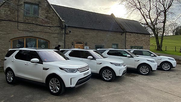 160க்கும் அதிகமான சொகுசு கார்களை இலவசமாக வாரி வழங்கும் பிரபல நிறுவனம்... எதற்காக தெரிஞ்சா ஆச்சரியப்படுவீங்க!