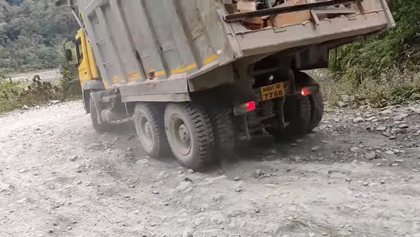 திணறிய ஸ்கார்பியோ.. அசால்ட் செய்த டாடா டியோகா.. டாடா, டாடாதான்யா.. இத அடிச்சிக்க ஆளே இல்லை...!